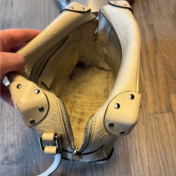 Gucci embossed ivory square shoulder bag - Picture 6 of 8